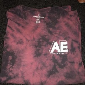 American Eagle maroon and black shirt